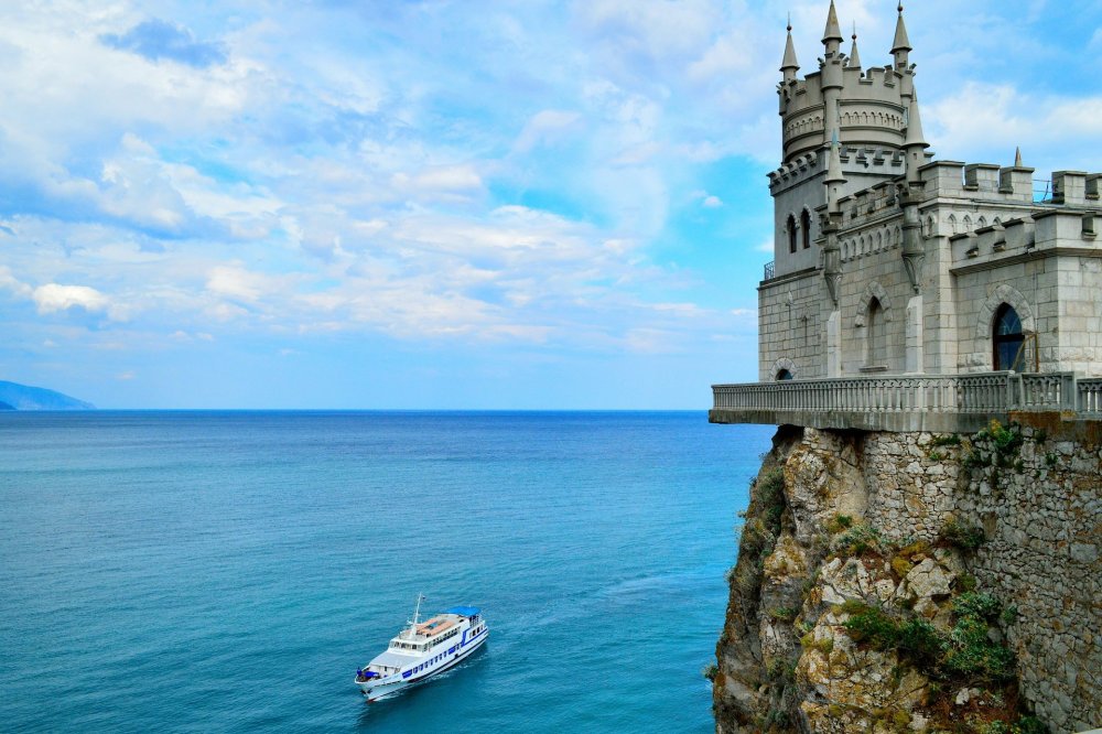 Ласточкино гнездо в Крыму с моря
