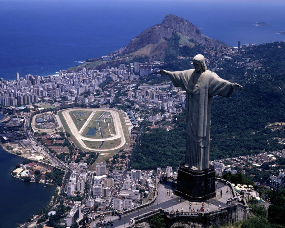 Статуя Иисуса Искупителя в Рио-де-Жанейро
