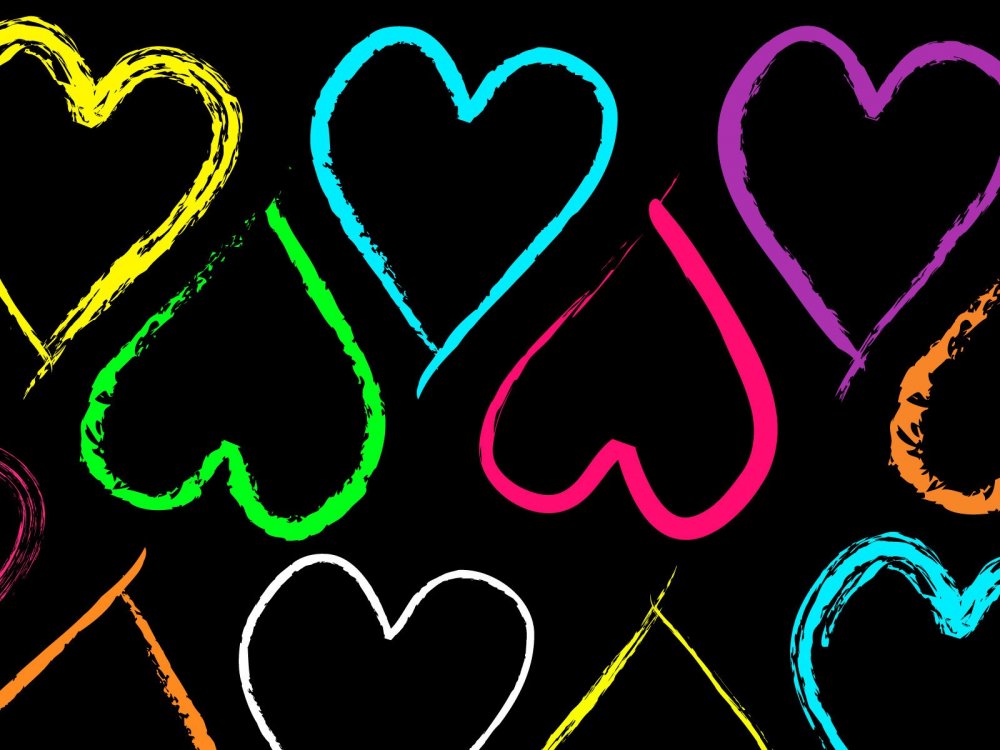 Разноцветные сердечки на черном фоне