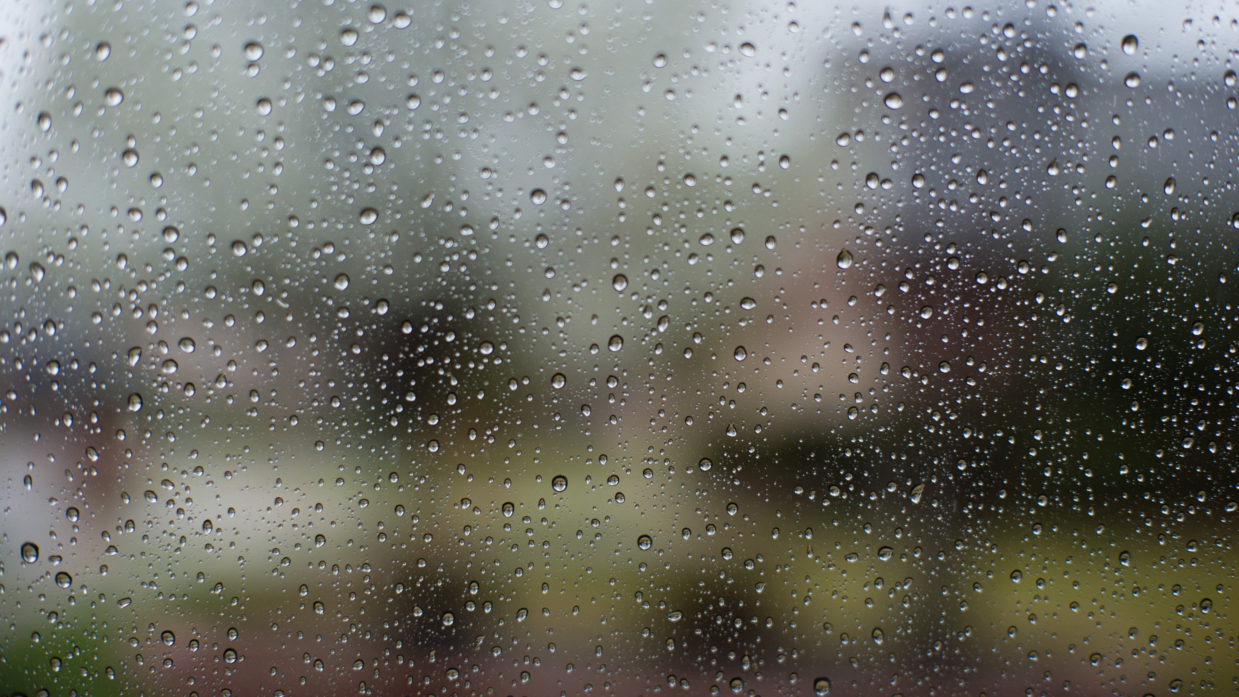 Размытое стекло. Картинки на рабочий стол дождь. Капли дождя. Дождь в окне. Капли на стекле.