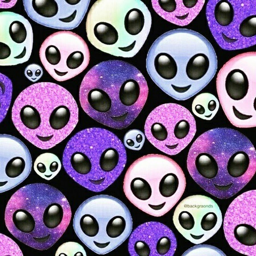 Фиолетовый фон с инопланетянами