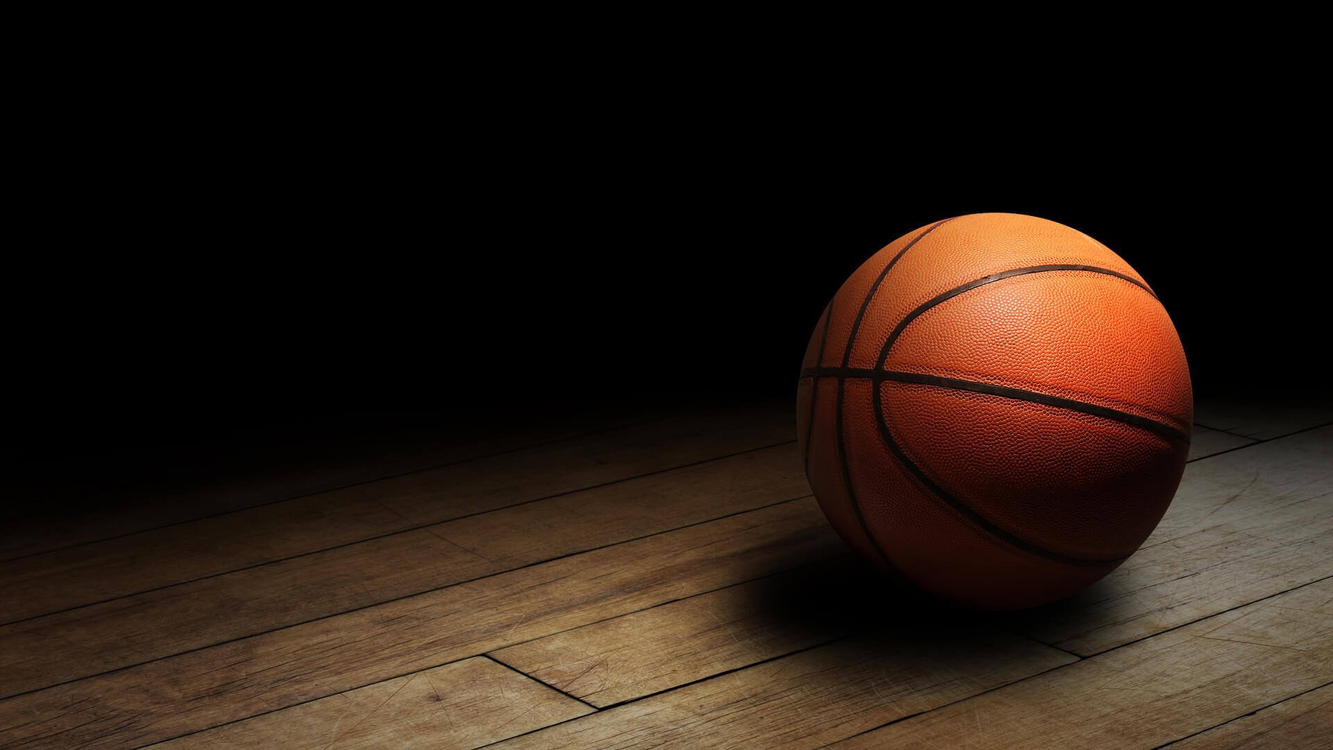 Спортивный мяч в баскетболе. Баскетбольный мяч. Баскетбол фон. Баскетбольный мяч фон. Красивые баскетбольные мячи.