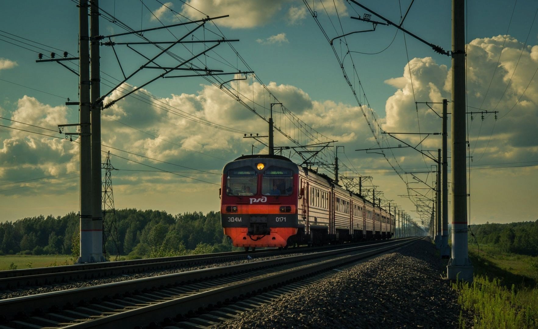 Россия живет дорогами. Поезд РЖД. Поезд картинка. Поезд фото. Красивый поезд.