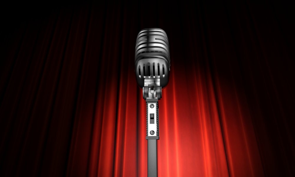 Микрофон на сцене