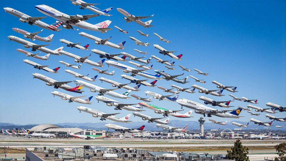 Много самолетов
