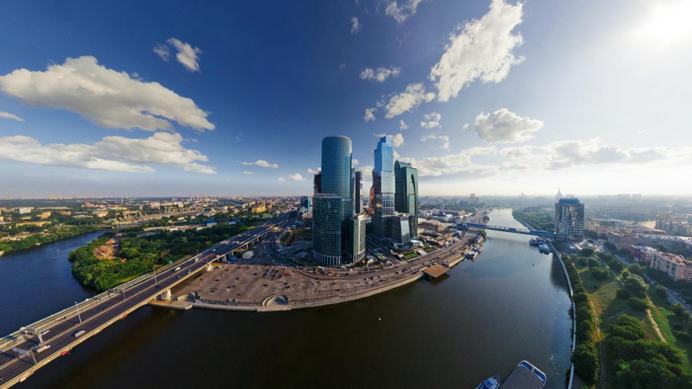 Москоу - Сити, небоскребы, река.