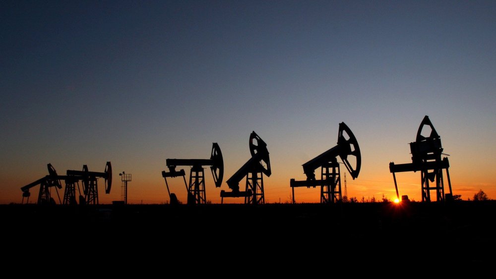 Добыча нефти панорама