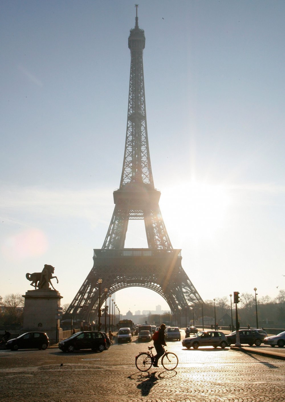 Париж возле эльфовой башни