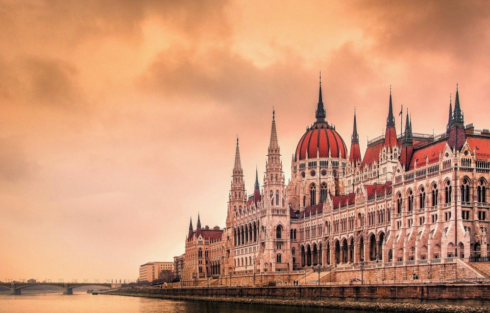 Здание венгерского парламента Будапешт