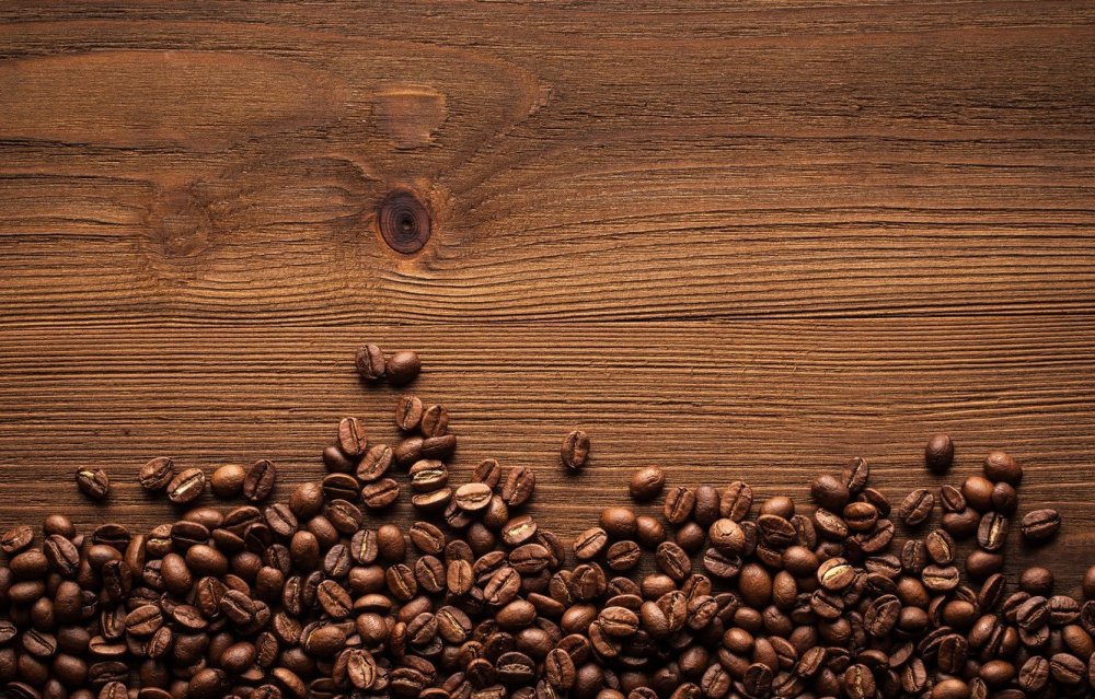 Кофе на деревянном столе
