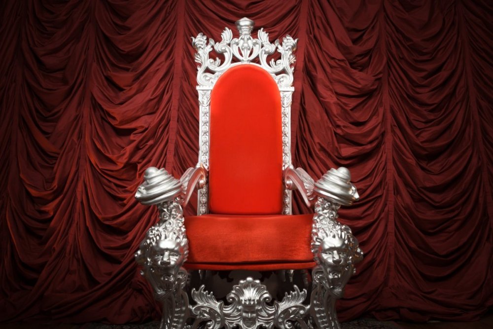 Тронный зал для королевы с троном