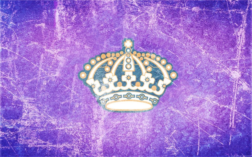 Корона на фиолетовом фоне