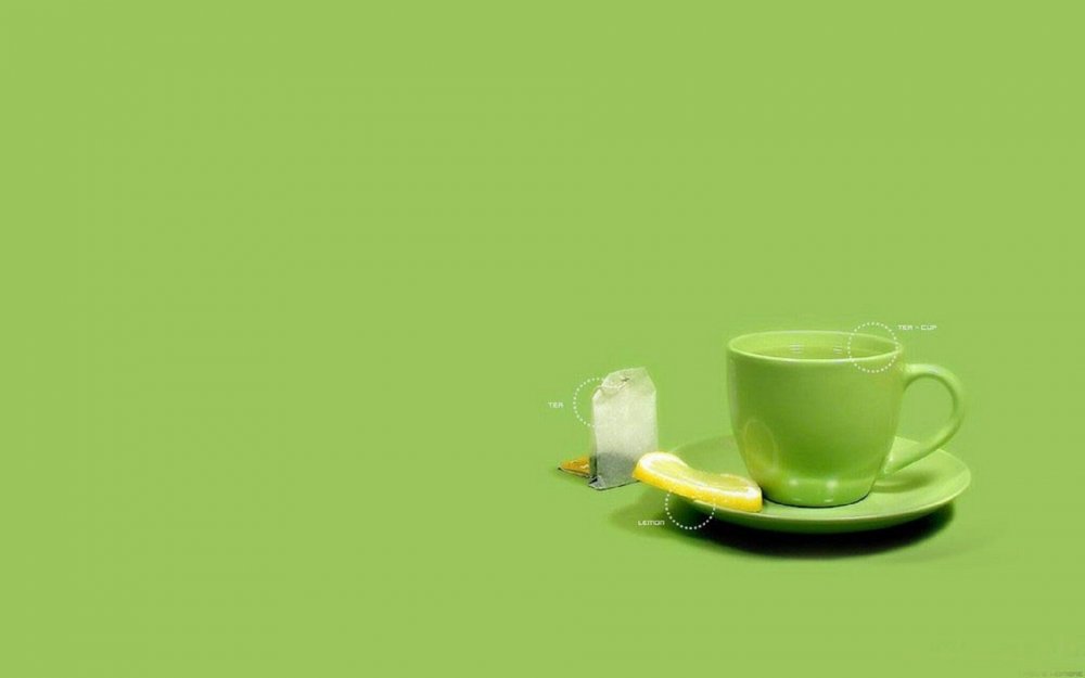 Чашка чая на зелёном фоне