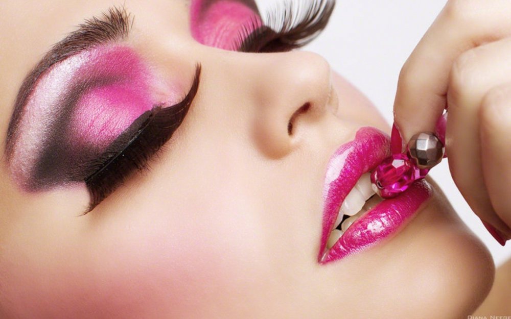 Гламурный розовый макияж