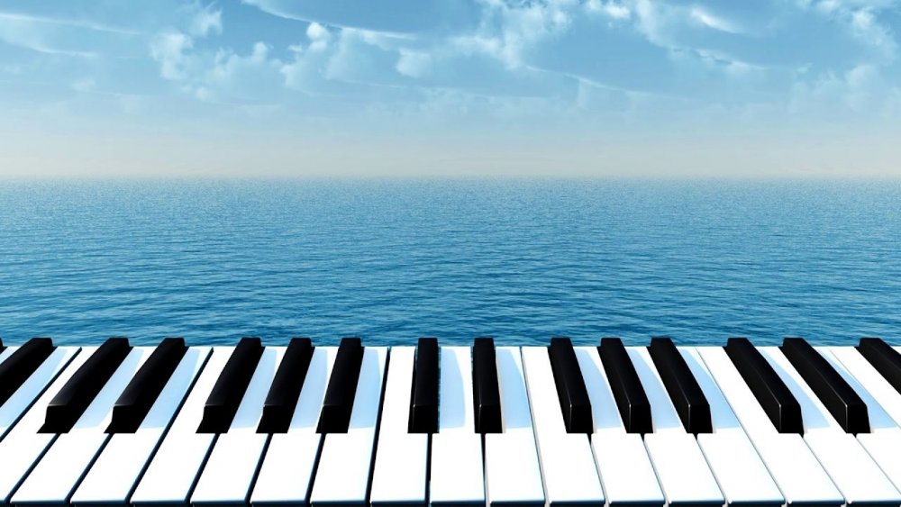 Пианино на фоне моря