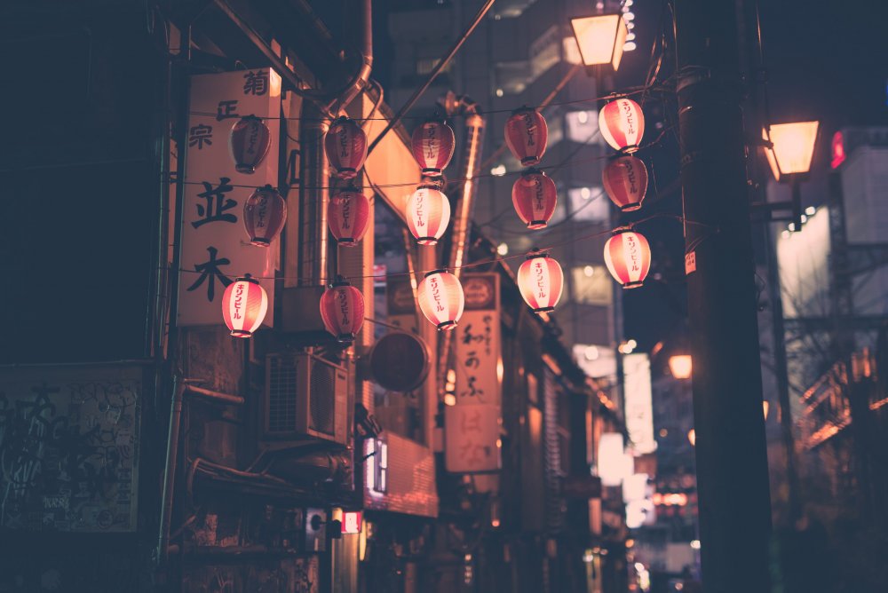Японская улица с фонарями
