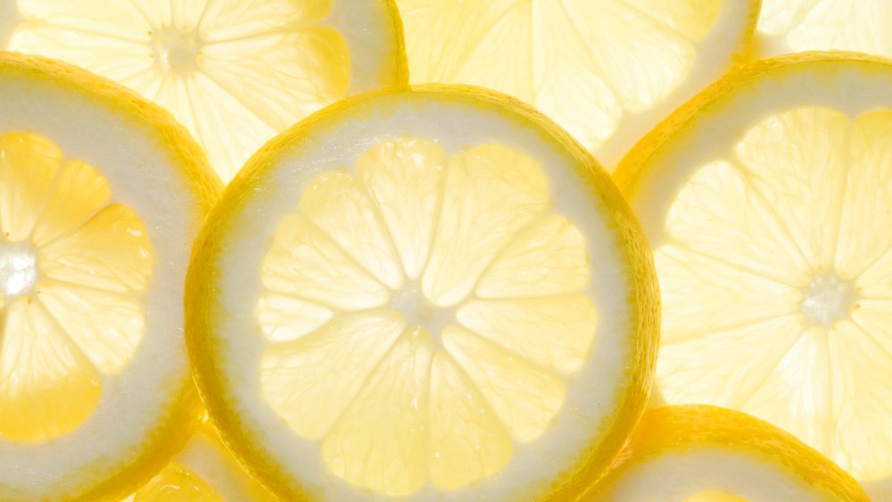 Светло лимонный