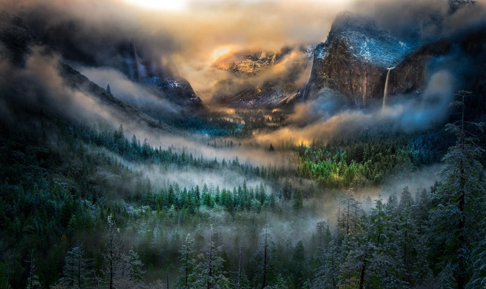 Долина Йосемити в тумане