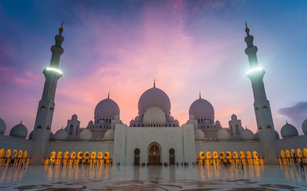 Мечеть в Абу Даби минарет