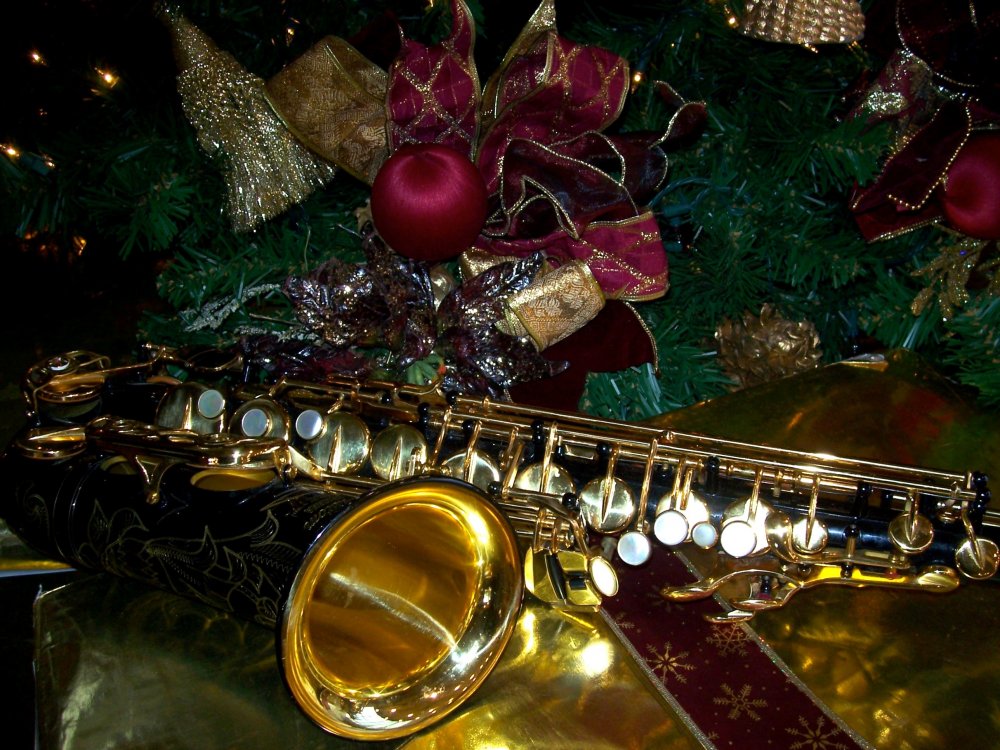 Новогодний саксофон
