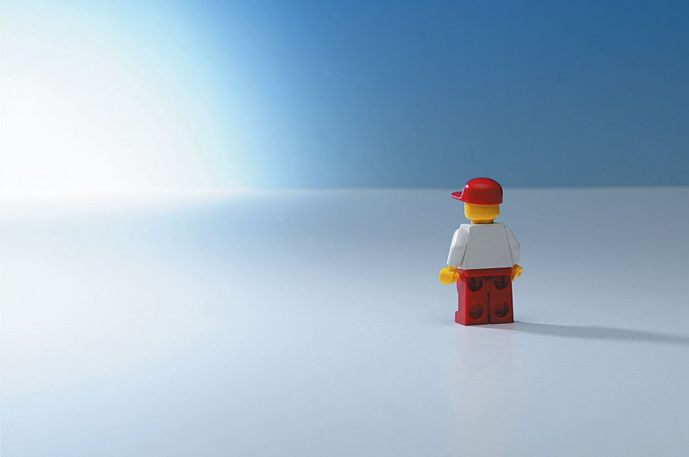Лего человечек на фоне
