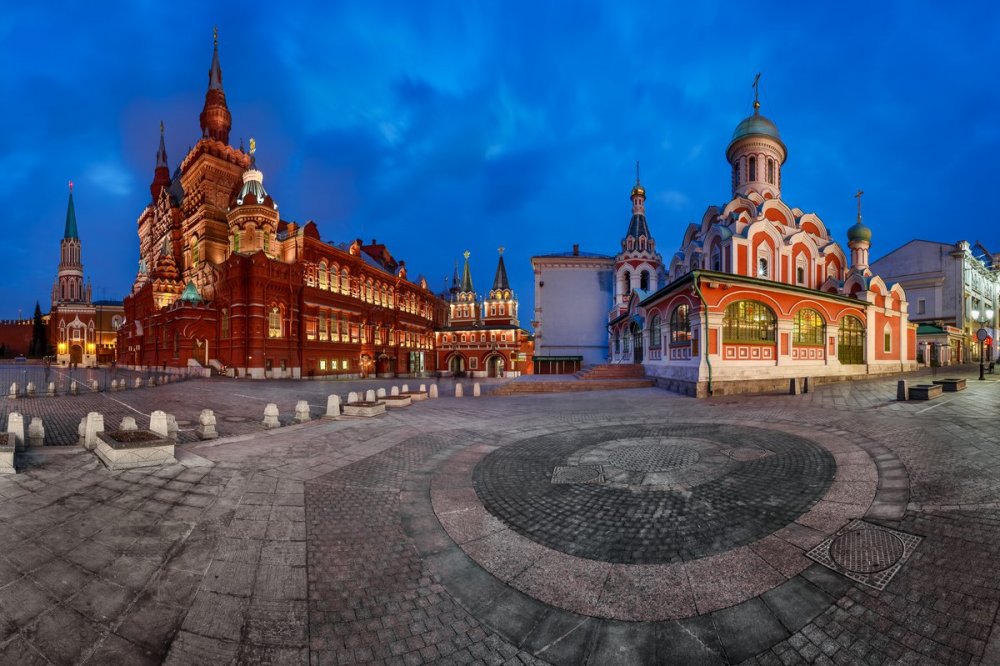 Казанский собор и исторический музей в Москве