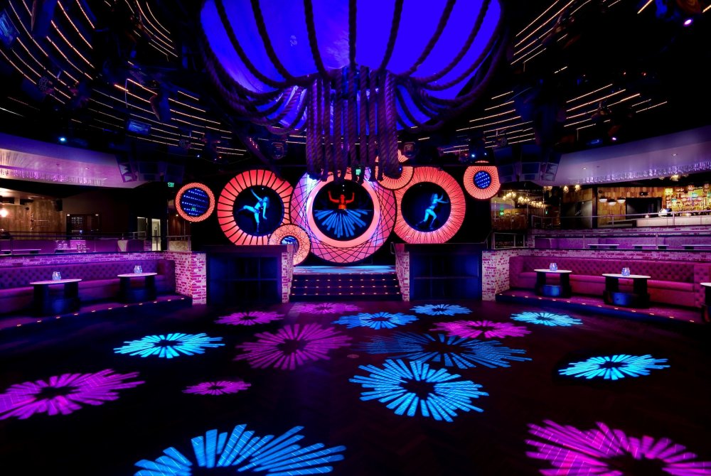Дизайн сцены ночного клуба