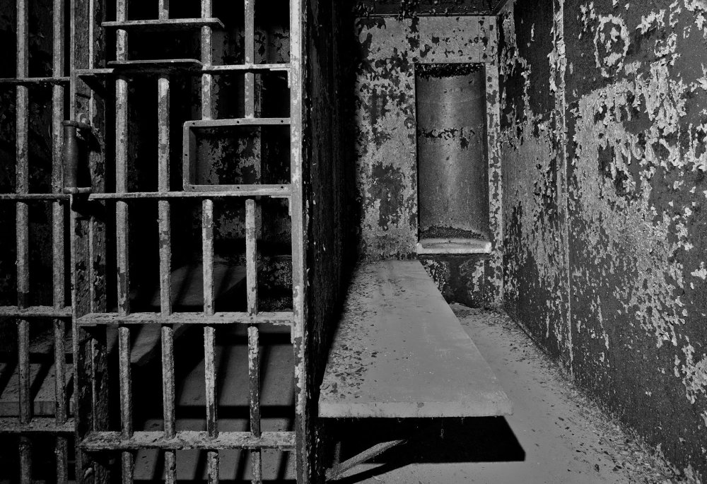 Тюремная камера решетка
