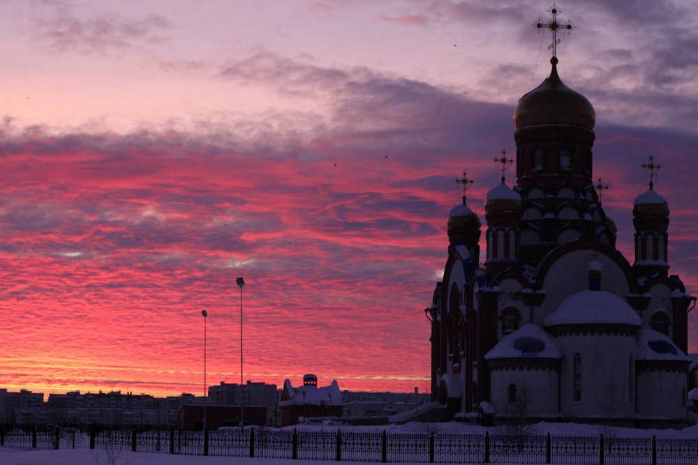 Православный храм на закате