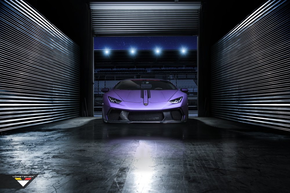 Lamborghini Huracan в гараже