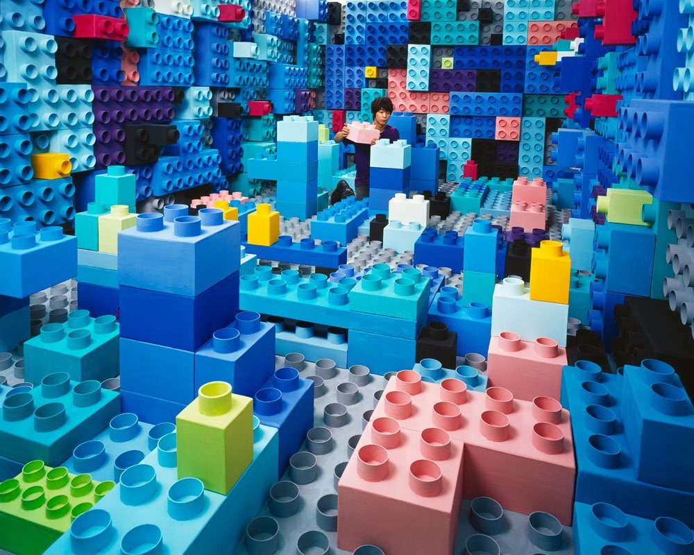 Стена из кубиков лего