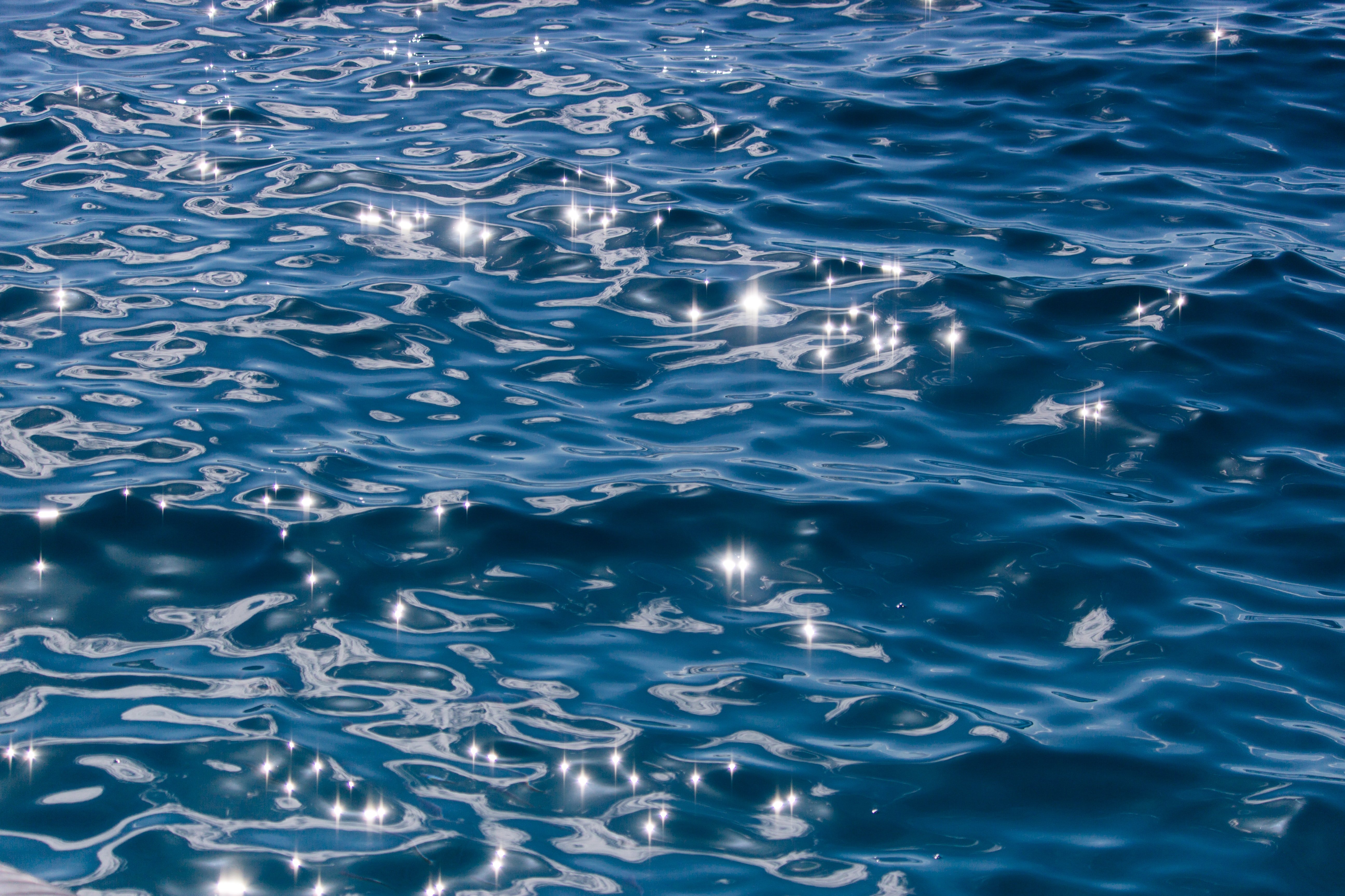 Прозрачная блестящая вода. Море вода. Гладь воды. Вода фон. Океаническая вода.