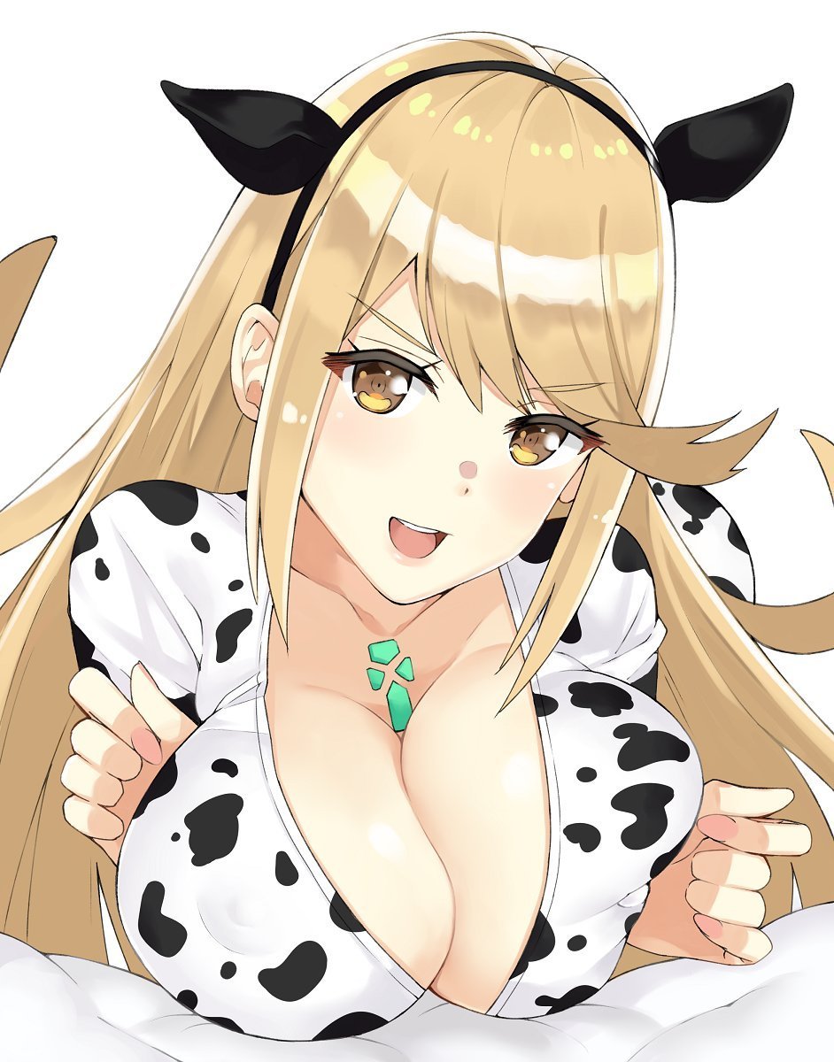 Аниме девушка в костюме коровы