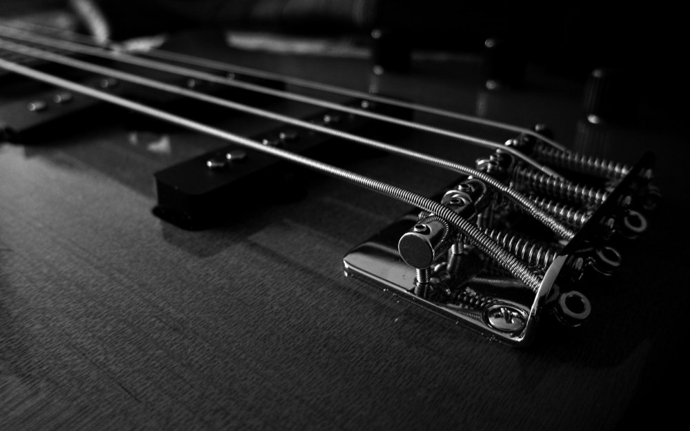 Черные струны для бас гитары