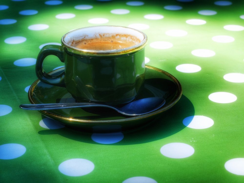 Зеленая чашка кофе