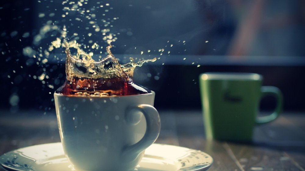 Чашка кофе с брызгами
