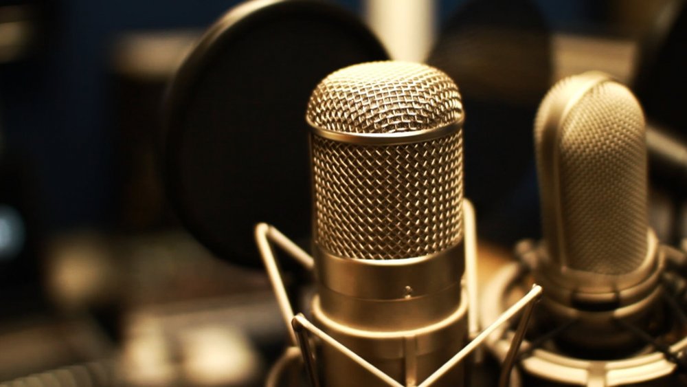 Микрофон в студии