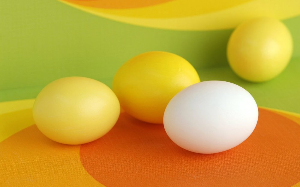 Желтые яйца на Пасху