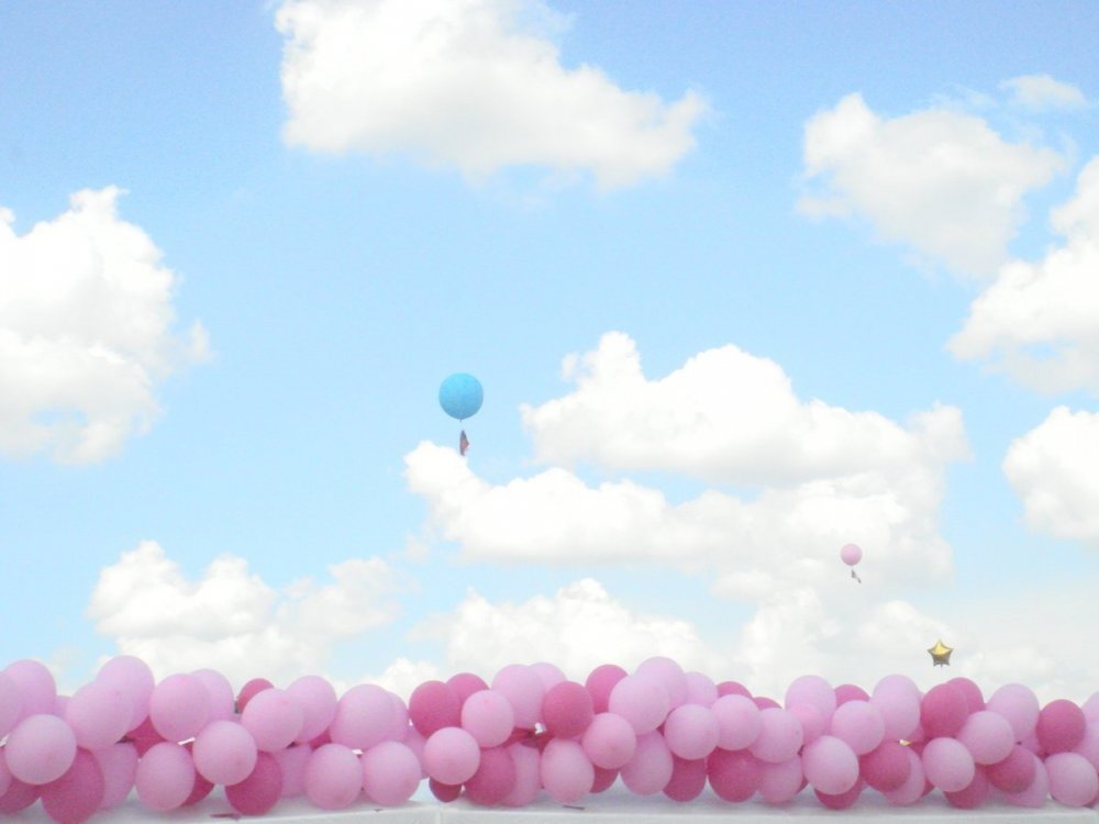 Воздушные шары в розовом небе