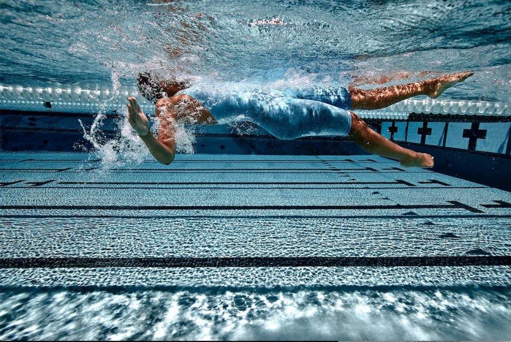 Спортивное плавание на спине