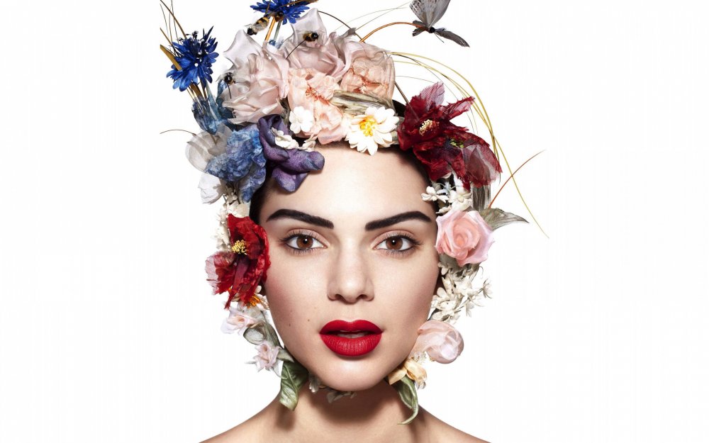 Кендалл Дженнер фотосессия с цветами на лице