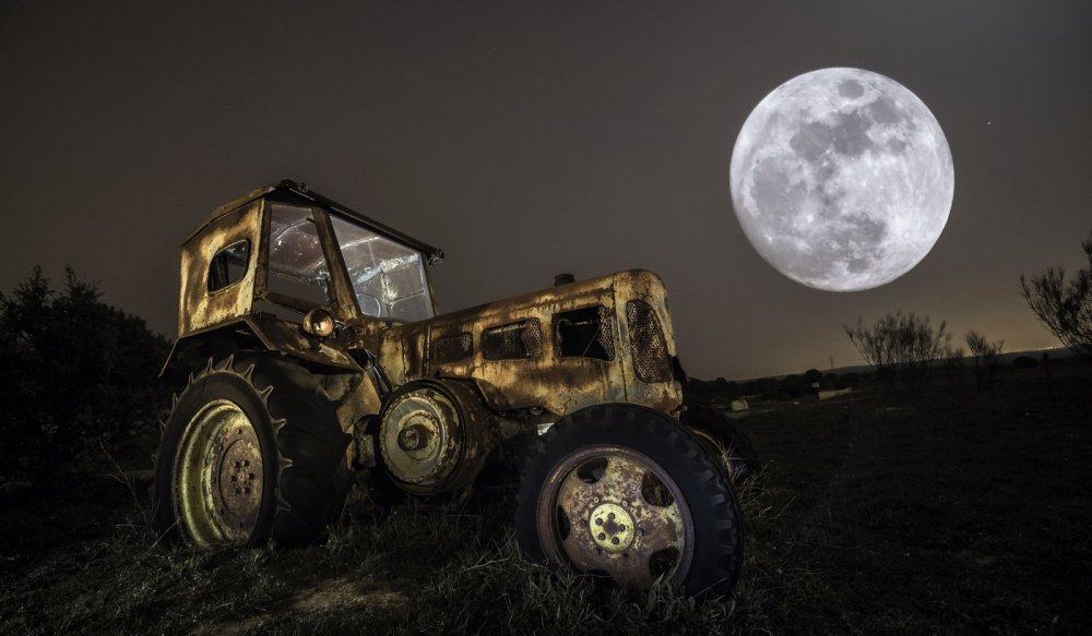 Трактор на Луне
