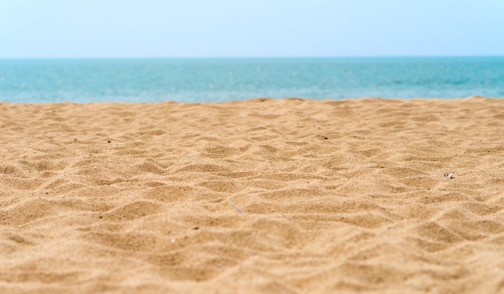 Песочный пляж