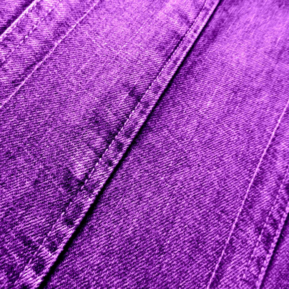 Фиолетовая джинсовая ткань