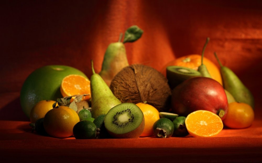 Натюрморт с экзотическими фруктами
