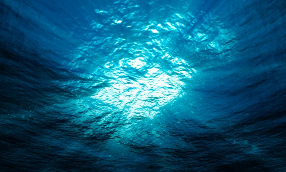 Вид из под воды на поверхность