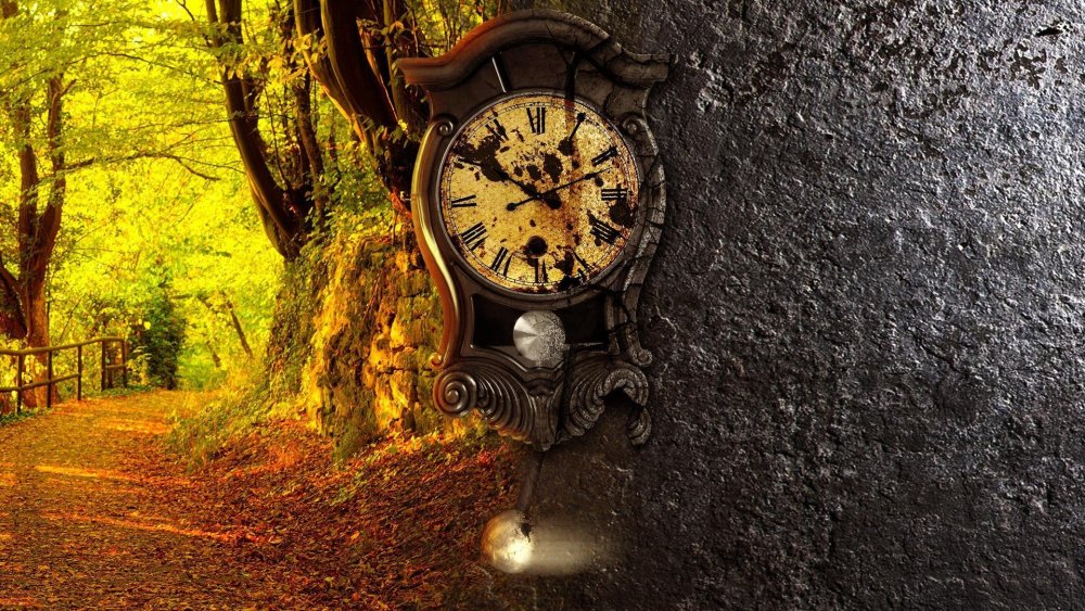 Красивые старинные часы и природы