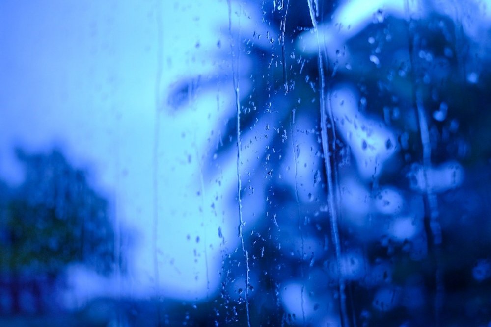 Дождь на синем фоне