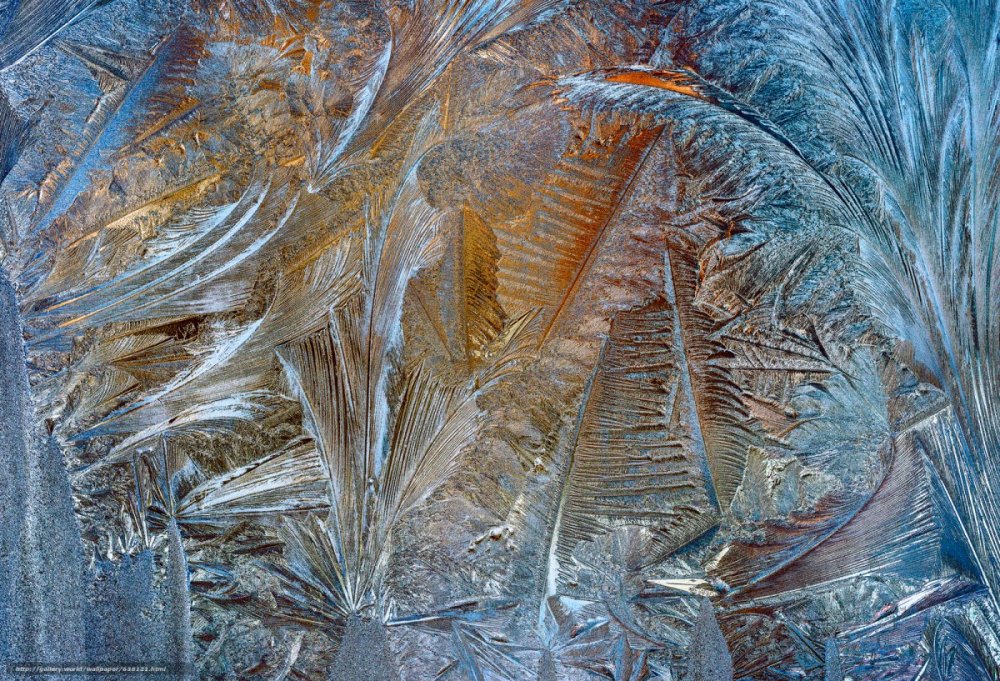 Ледяные узоры на стекле