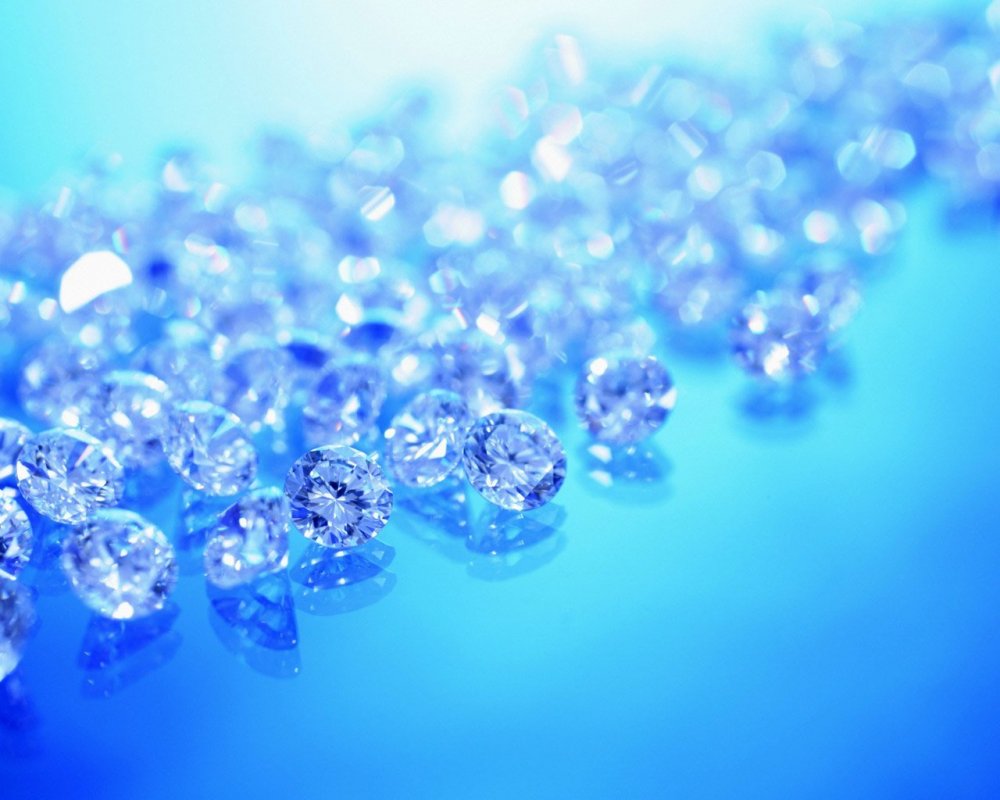 Бриллианты на синем фоне